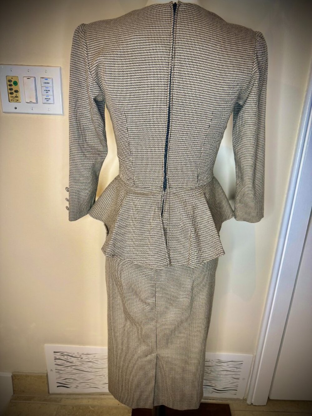 Stop Staring Tan & Brown Houndstooth Midi Pinup Wiggle Retro Dress w/ Peplum XS - Picture 10 of 12
